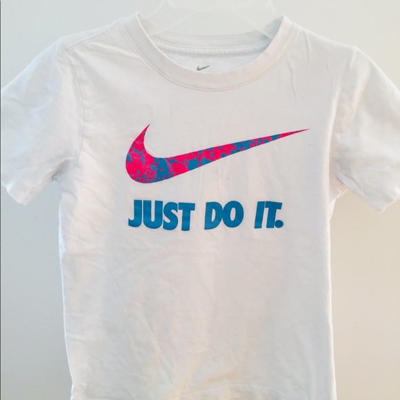 Nike tee shirt for girls - Picture 1 of 2
